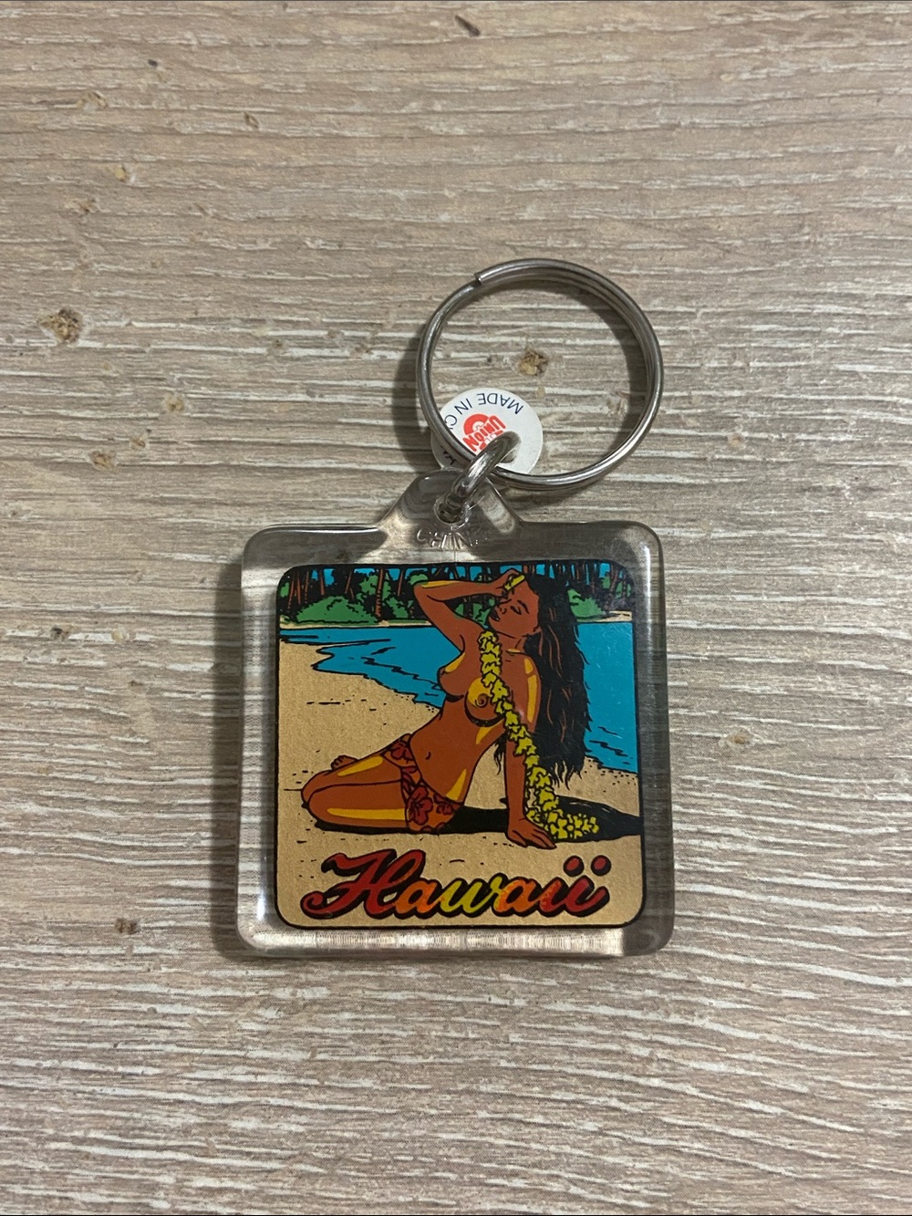 Hawaii Vintage Beach Girl Keychain - Yellow & Blue